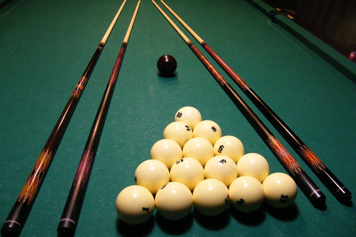 При оплате 2х часов игры в бильярд - 3й час в подарок!